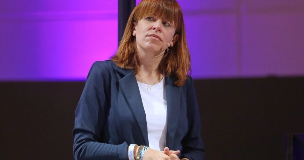 julia reuschenbach blind